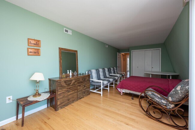 Building Photo - 3201 Bayland Dr