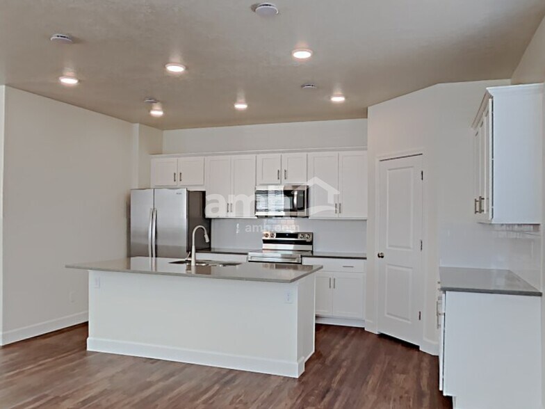 Building Photo - 7379 S Copper Rim Dr