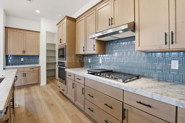 Building Photo - 15660 W Pershing St