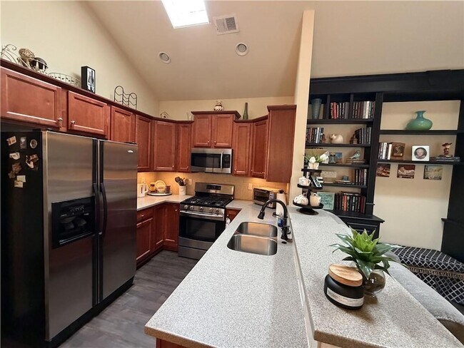 Building Photo - 502 Camellia Ct