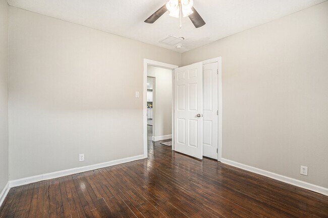 Building Photo - 812 7th Ave N