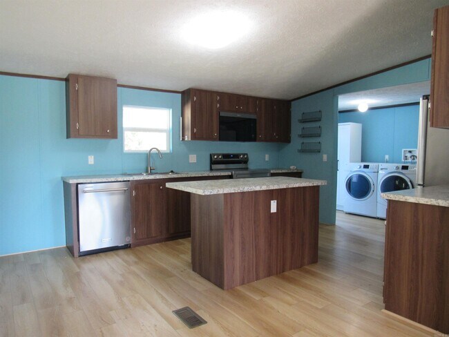 Building Photo - 12 Flintstone Cove