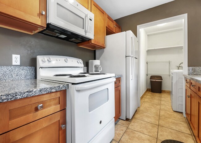 Building Photo - 718 N Floral St