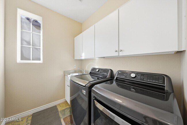 Building Photo - 8891 E Mountain Spring Rd