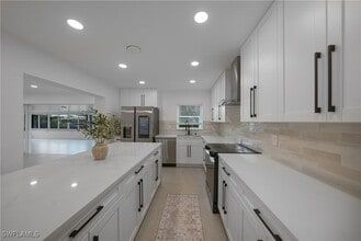 Building Photo - 27385 Voyageur Dr