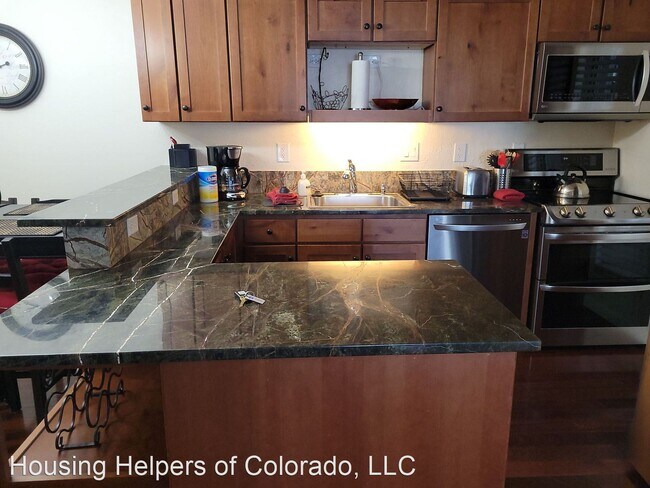 Building Photo - 2 br, 2 bath House - 625 Manhattan Place #208