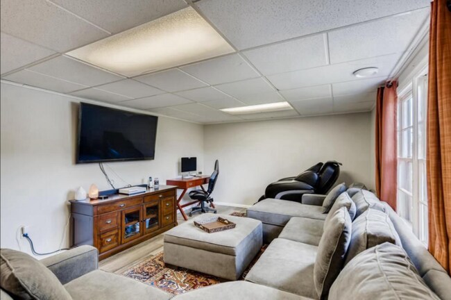 Building Photo - 2080 Orchard Ln