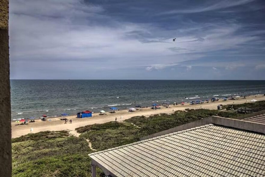 Building Photo - 5605 Gulf Blvd