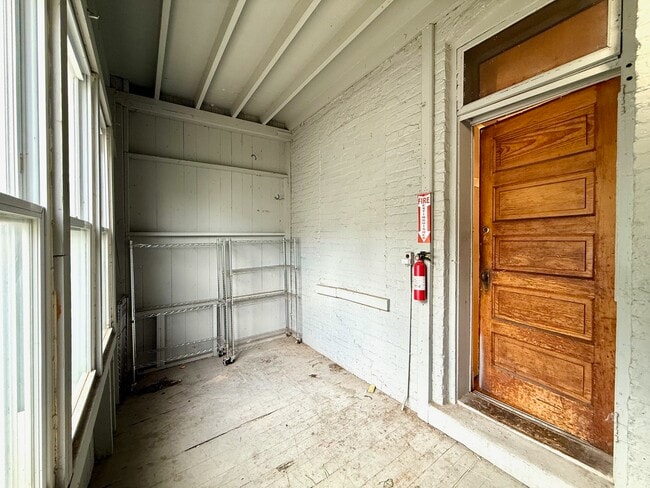Building Photo - 1901 N Hoyne Ave