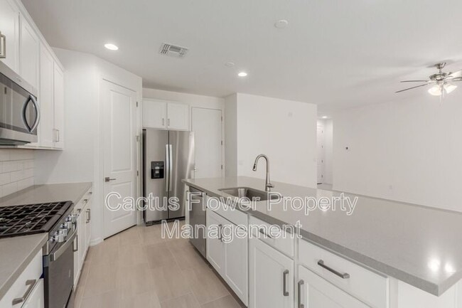 Building Photo - 9416 E Spiral Ave