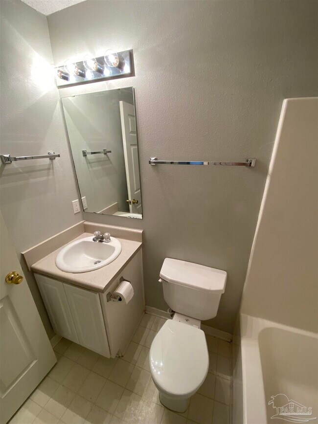 Building Photo - 10340 Chinaberry Ct