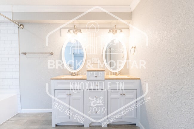 Building Photo - 837 Teffeteller Ln