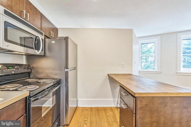 Building Photo - 5150 Ridge Ave