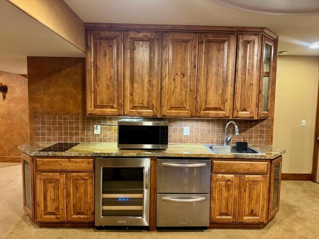 Building Photo - 982 4000 N