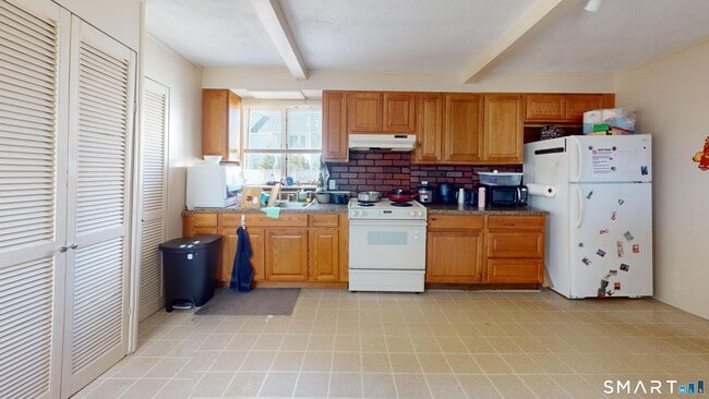 Building Photo - 17 Landin St