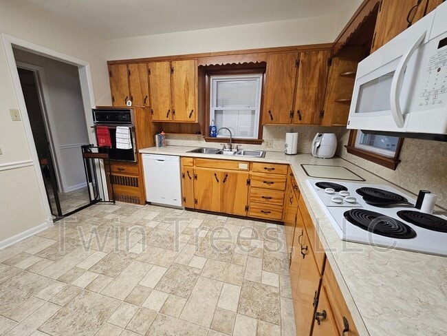 Building Photo - 115 Shenell Dr