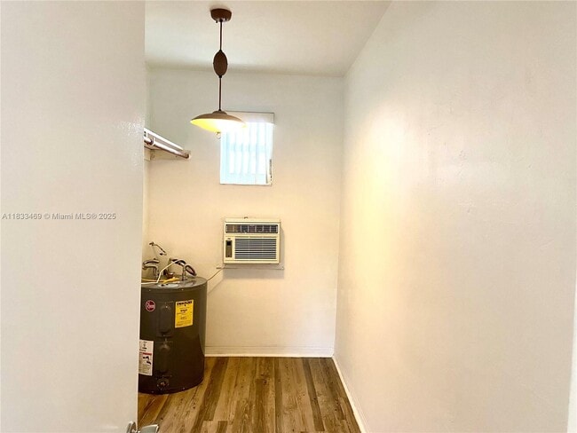 Building Photo - 3533 Tyler St