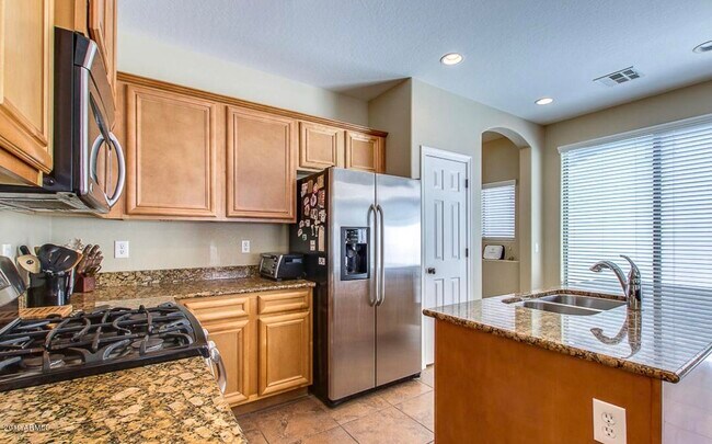 Building Photo - 14582 W Port Royale Ln