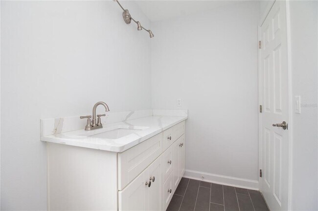 Building Photo - 1115 Rue Des Chateaux