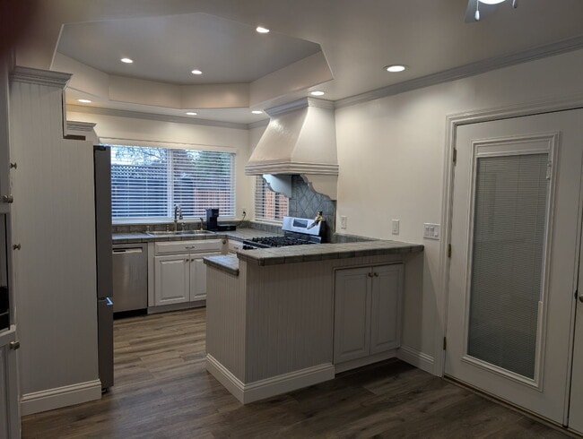 Building Photo - Lovely 2 bedroom and 2 bath remodeled home in South San Jose with a swimming Pool, 2 car garage, ...