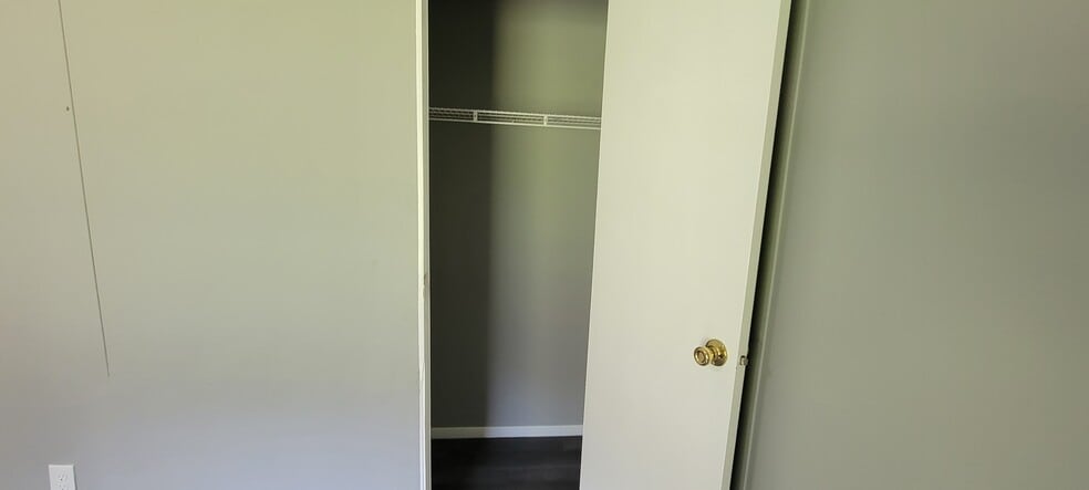 Bedroom 3 Closet - 23047 Cactus Rd