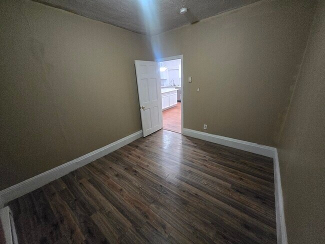 Building Photo - 380 Grafton St