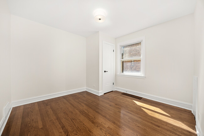 Building Photo - 5632 S Natoma Ave