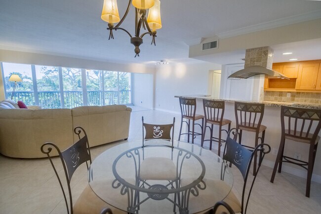 Building Photo - 300 E Royal Palm Rd