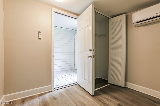 Building Photo - 6830 S Biscayne Dr