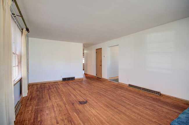 Building Photo - 509 E Jefferson St