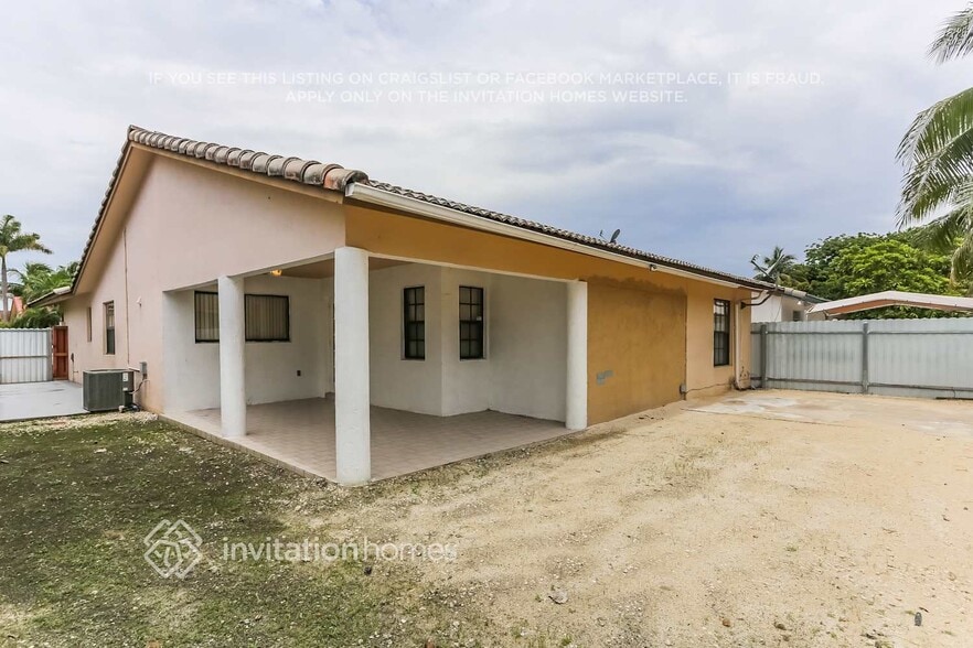 Building Photo - 4705 SW 143rd Ave
