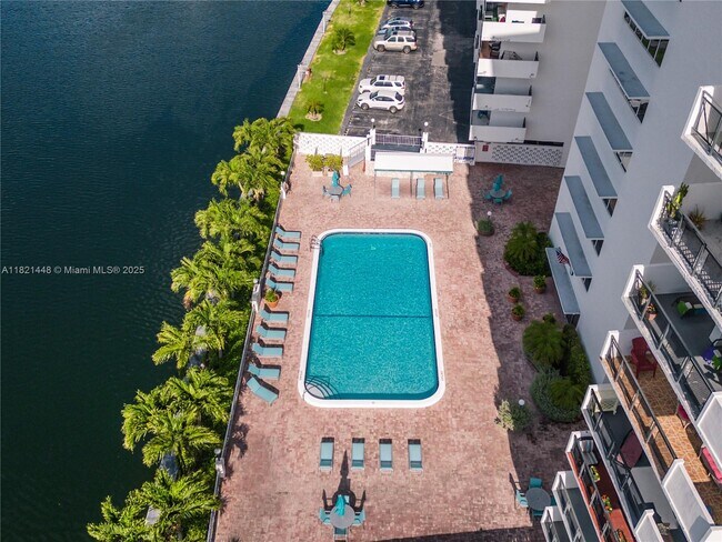 Building Photo - 401 Golden Isles Dr