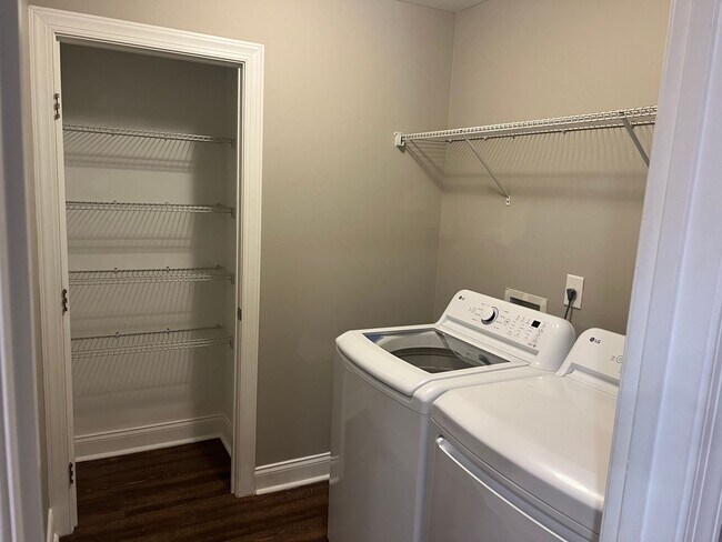 Building Photo - Beautiful Rental in Canterbury Farms in Gr...