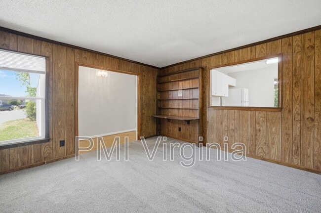 Building Photo - 901 Vincent Ct