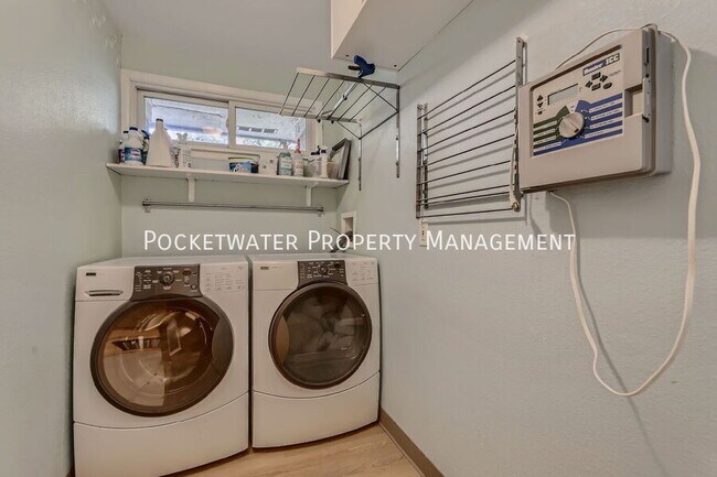 Building Photo - 6086 Simmons Dr