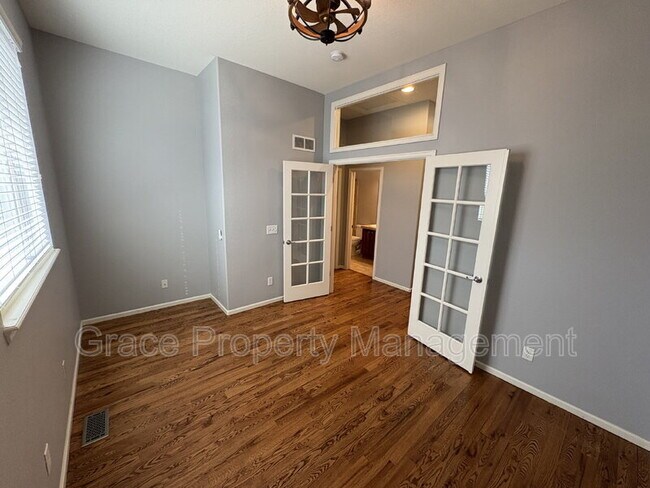 Building Photo - 222 Saxony Rd