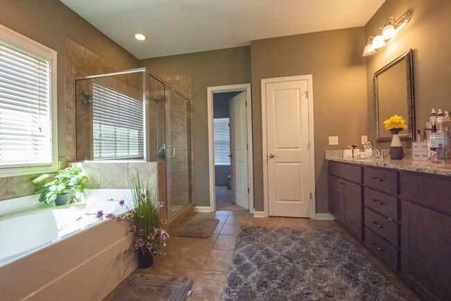 Building Photo - 830 W Richland Cir