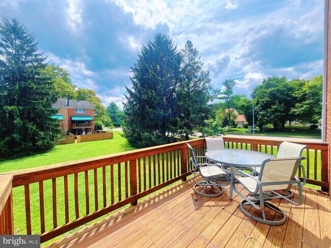 Building Photo - 1 Crotona Ct