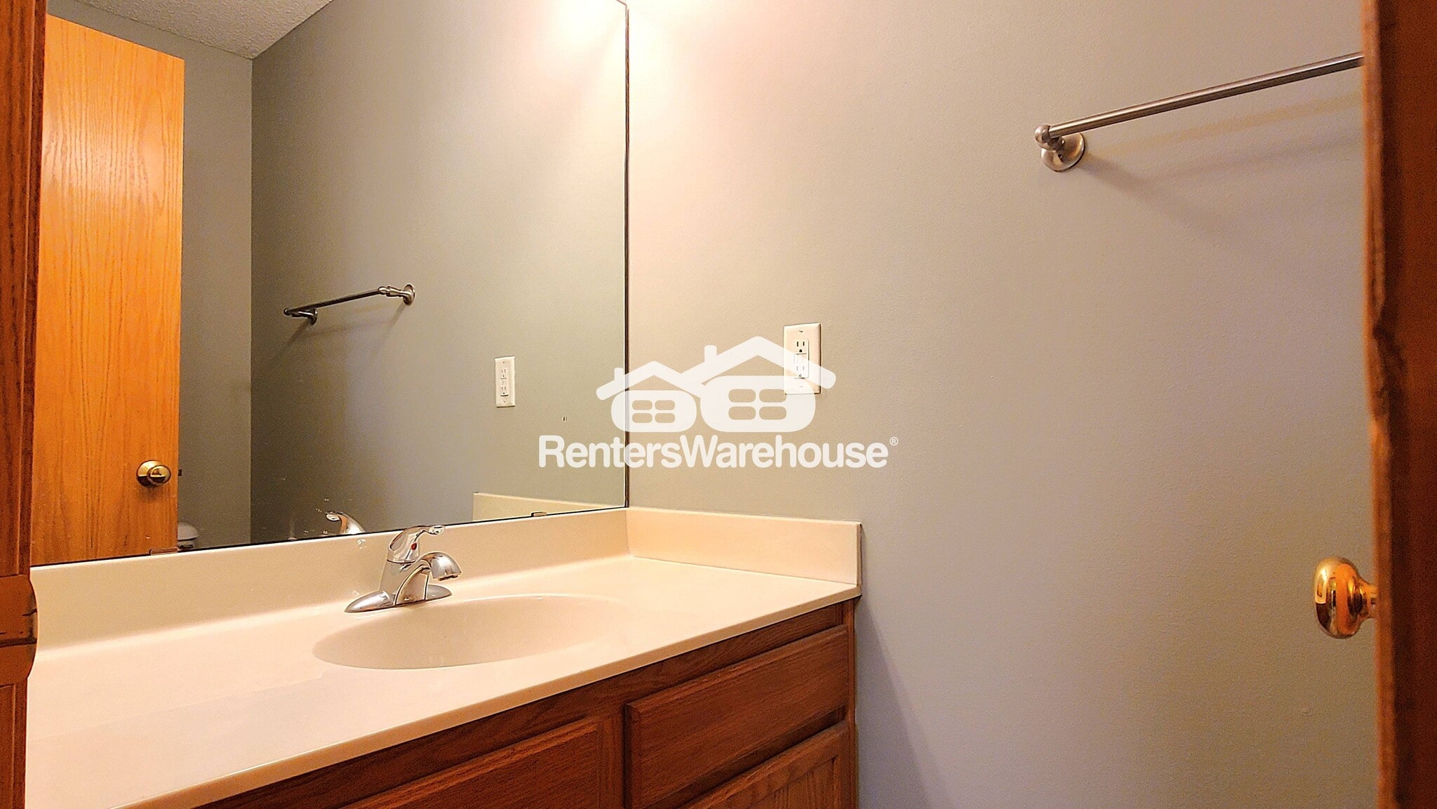 Building Photo - 725 Evergreen Cir