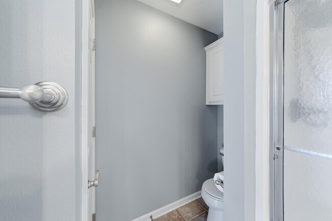 Building Photo - 20 Hillcrest Ln