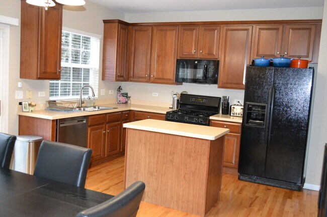 Building Photo - 2990 Peachtree Cir