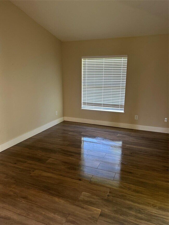 Building Photo - 214 Eldron Blvd NE