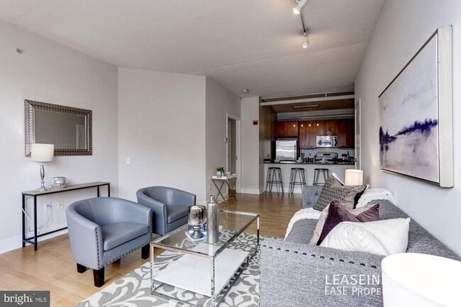 Building Photo - 809 6th St NW