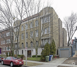 Building Photo - 2562 Prospect/Move-in Special