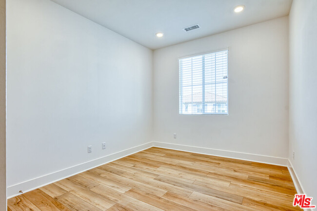 Building Photo - 5603 Kate Way