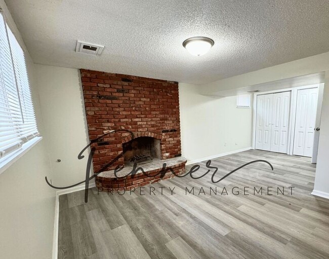 Building Photo - 101 SW Chicago St