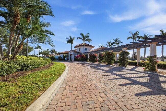 Building Photo - 10792 Tarflower Dr