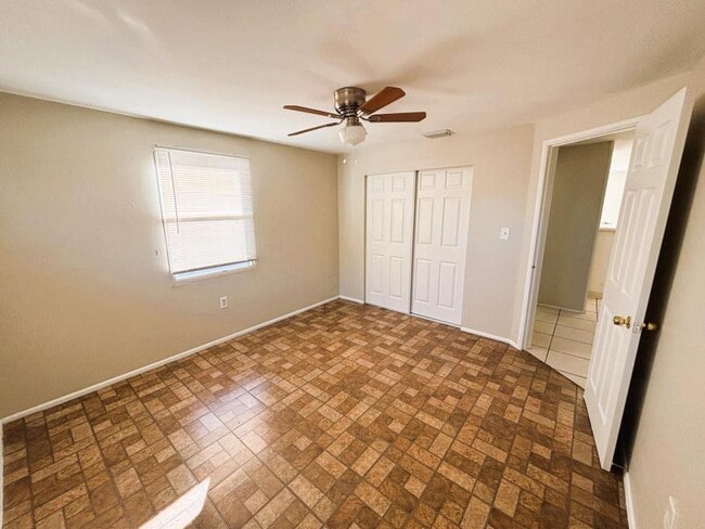 Building Photo - 10367 109th Ave