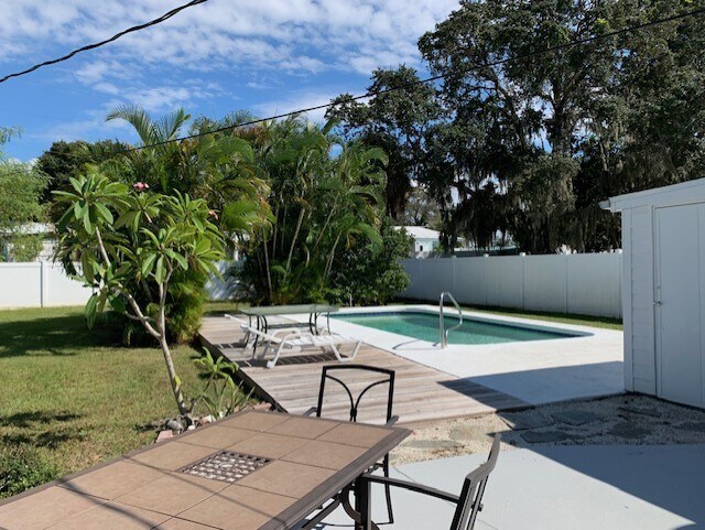 Building Photo - 7353 Phillips St