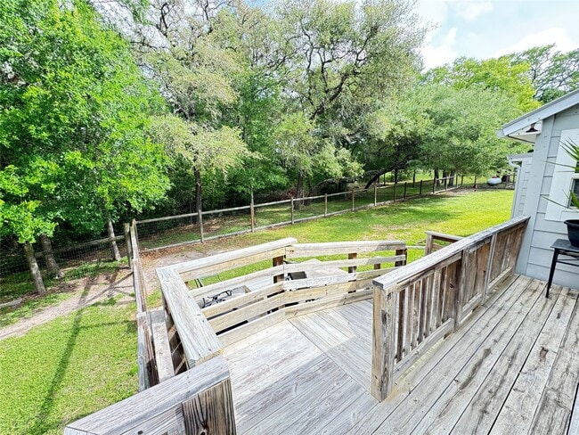 Building Photo - 879 Christmas Rd